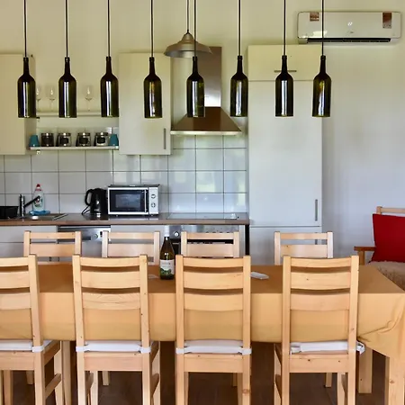 Nyaraló Kövidinka Izsák